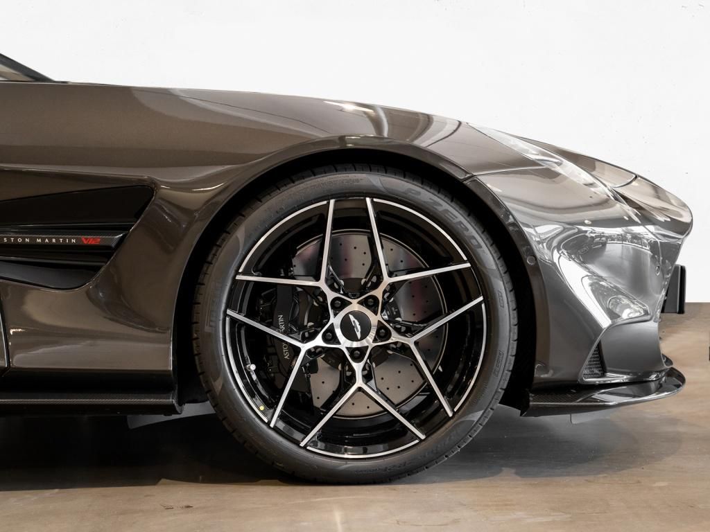 Aston Martin Vanquish 2025