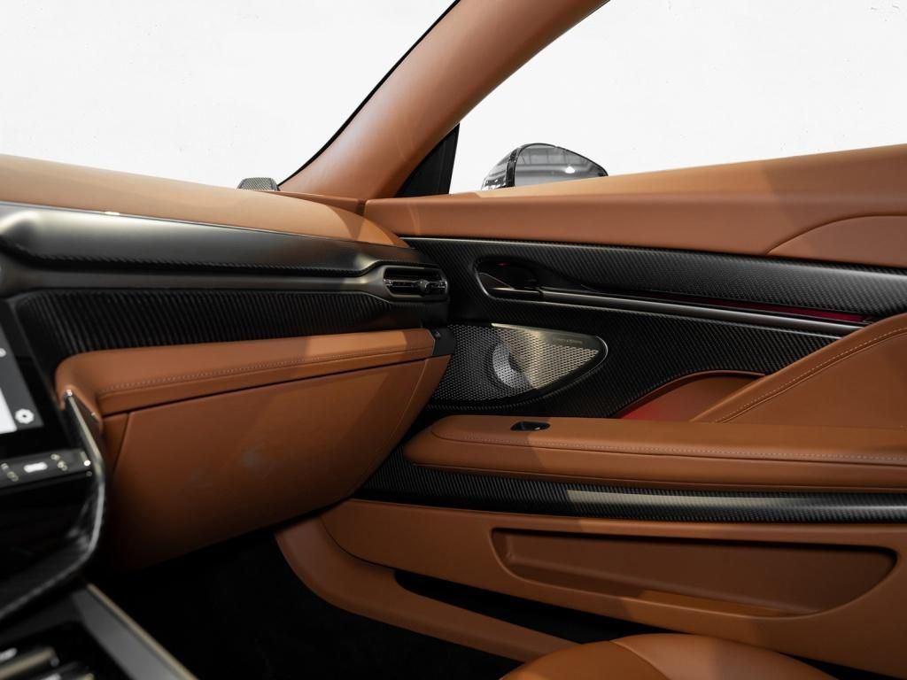 Aston Martin Vanquish 2025