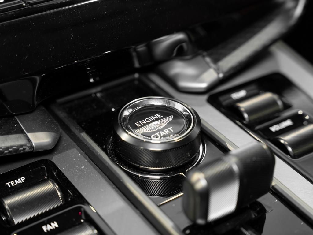 Aston Martin Vanquish 2025