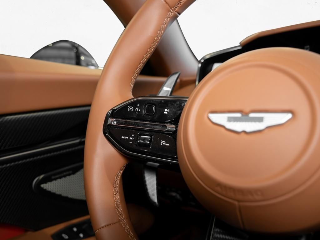 Aston Martin Vanquish 2025