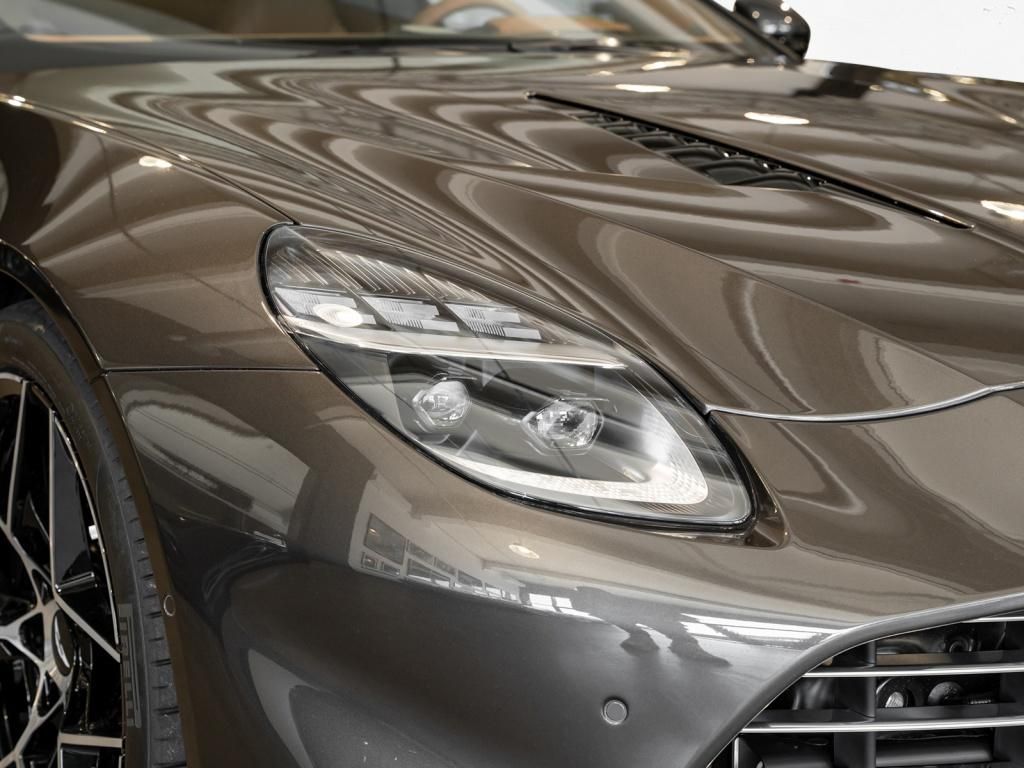 Aston Martin Vanquish 2025
