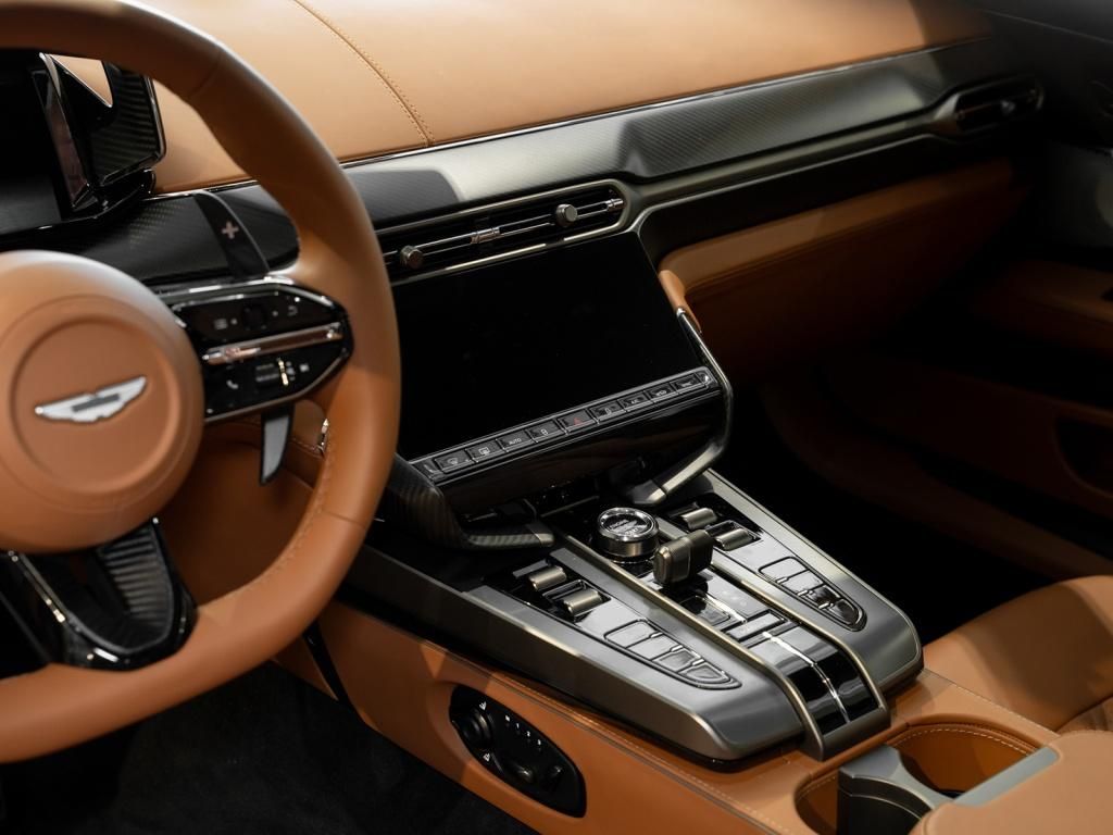 Aston Martin Vanquish 2025