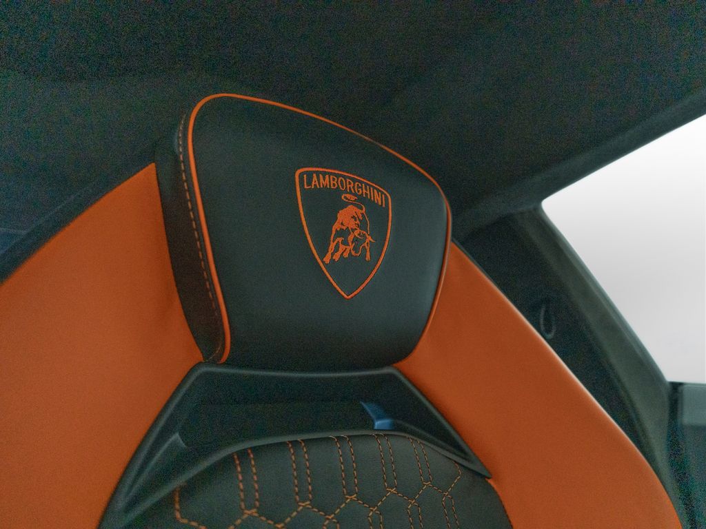 Lamborghini Revuelto 2025