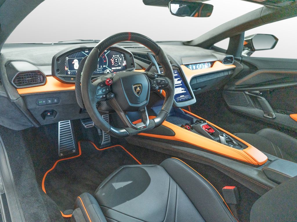 Lamborghini Revuelto 2025