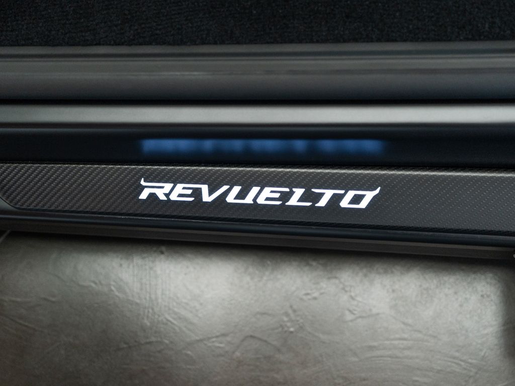 Lamborghini Revuelto 2025