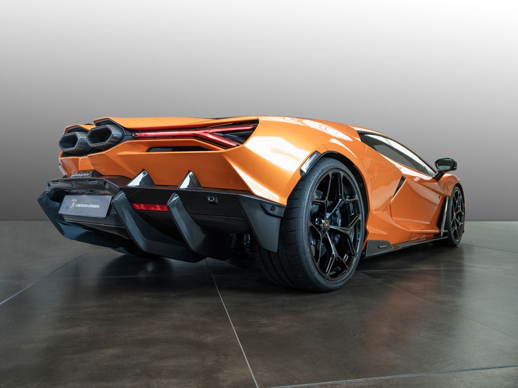 Lamborghini Revuelto 2025
