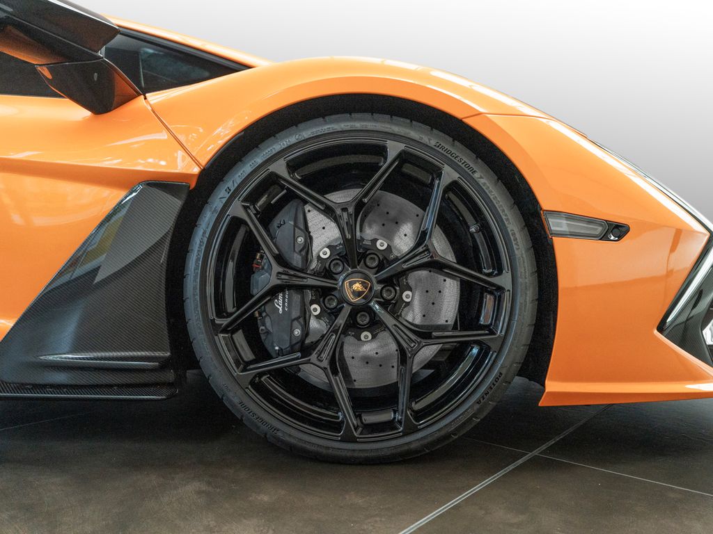 Lamborghini Revuelto 2025