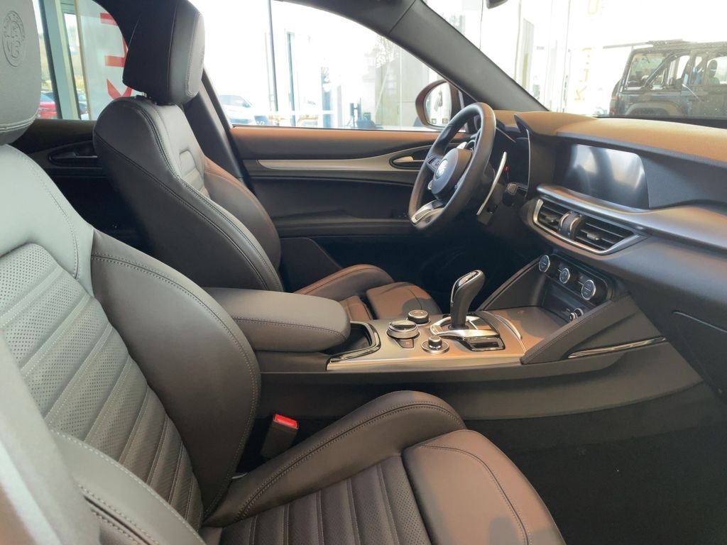 Alfa Romeo Stelvio 2025