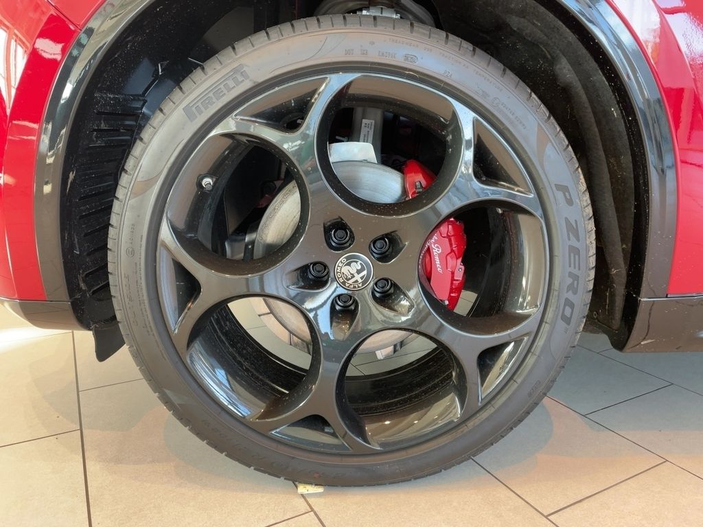 Alfa Romeo Stelvio 2025