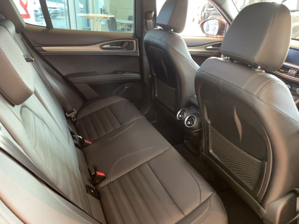 Alfa Romeo Stelvio 2025