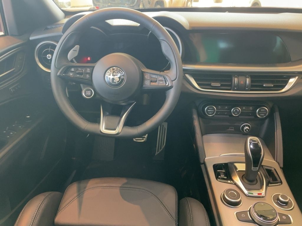 Alfa Romeo Stelvio 2025