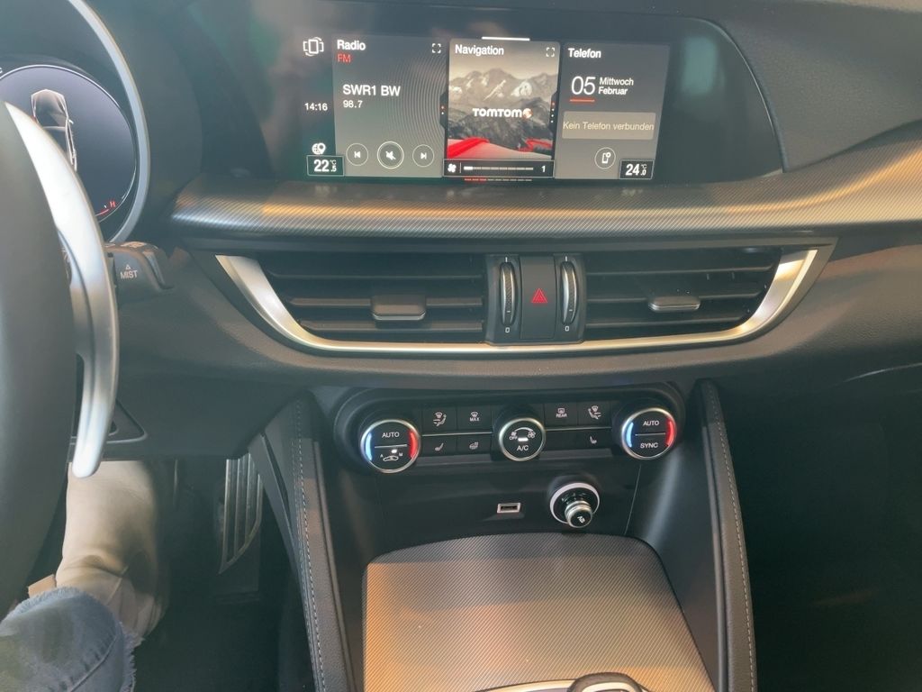 Alfa Romeo Stelvio 2025