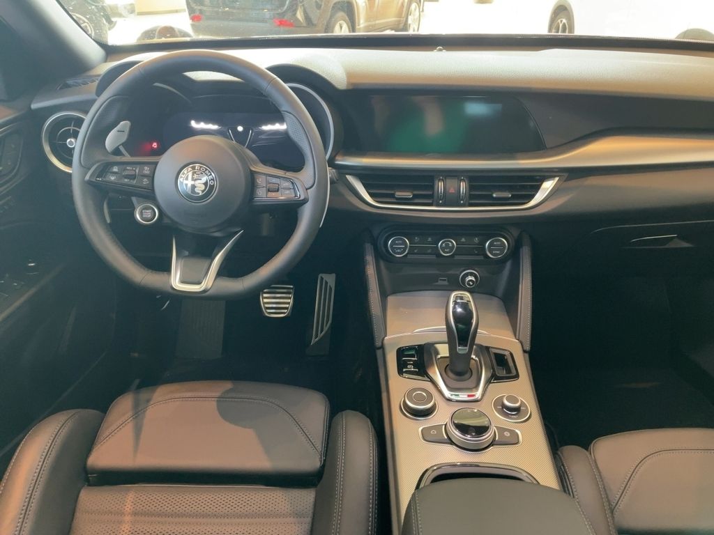Alfa Romeo Stelvio 2025