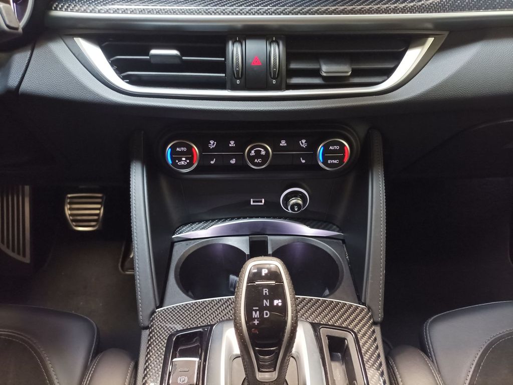 Alfa Romeo Stelvio 2021