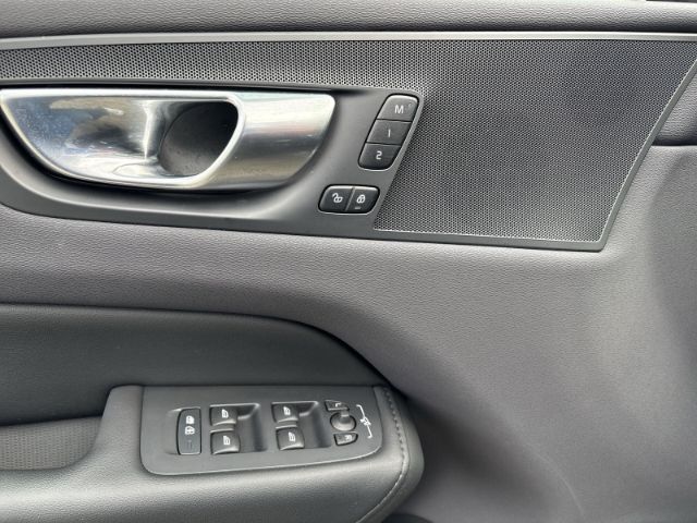 Volvo XC60 2025