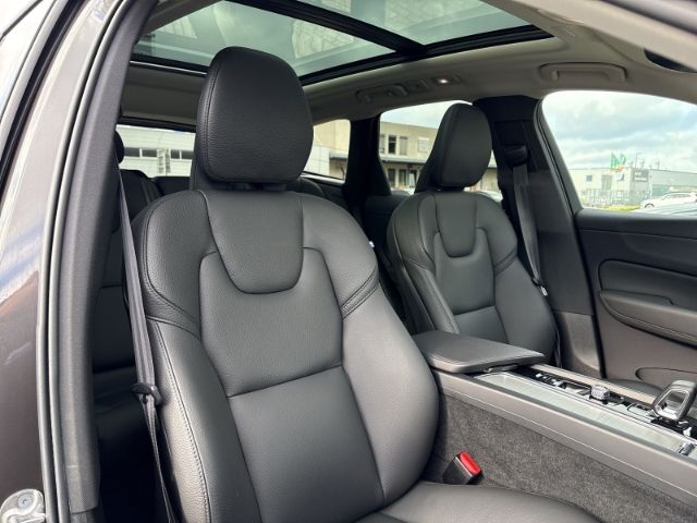 Volvo XC60 2025