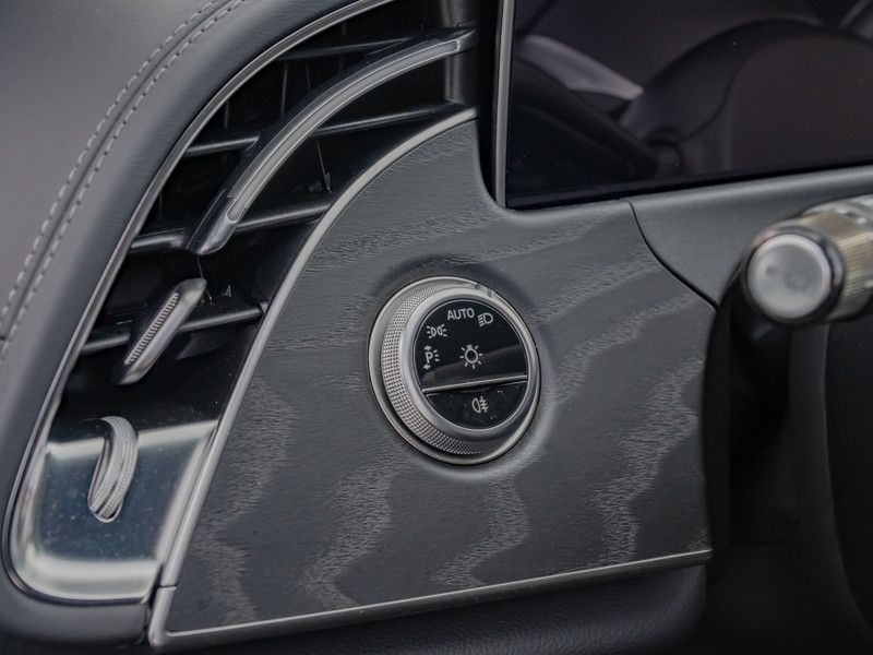 Mercedes-Benz E 300 2025