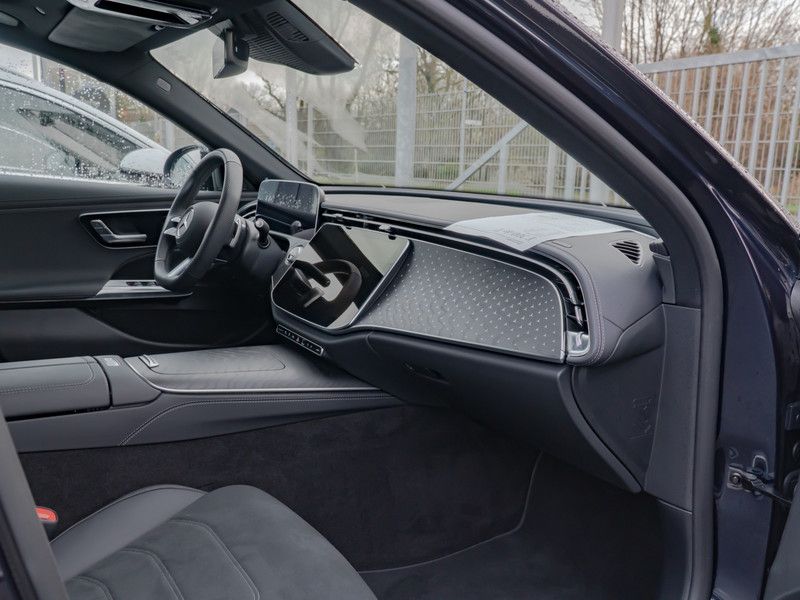 Mercedes-Benz E 300 2025