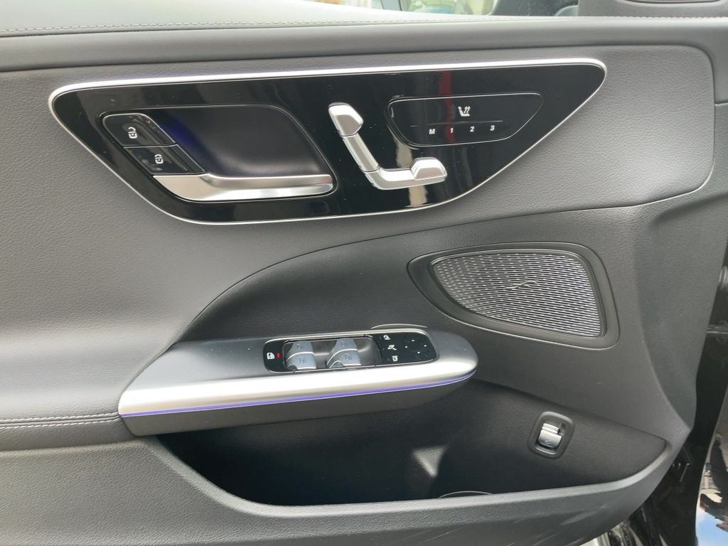 Mercedes-Benz C 300 2025