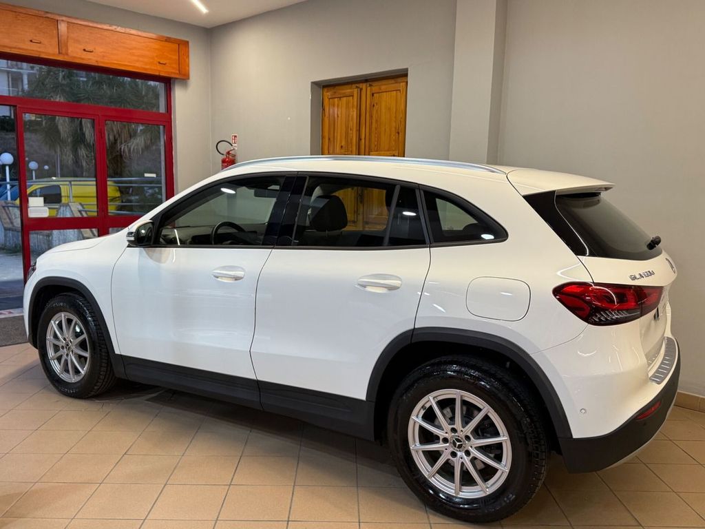 Mercedes-Benz GLA 200 2022