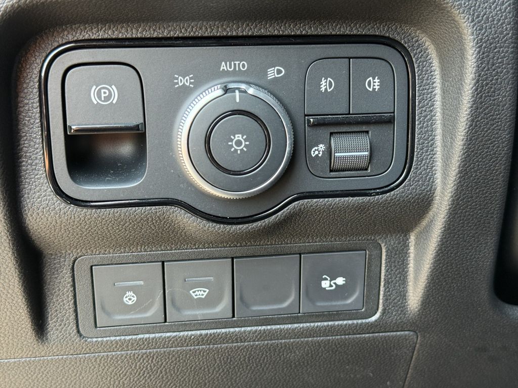 Mercedes-Benz EQT 2023