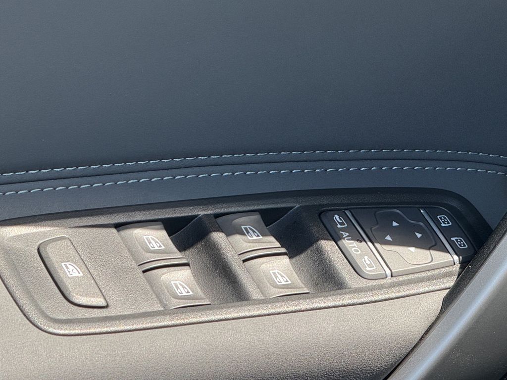 Mercedes-Benz EQT 2023