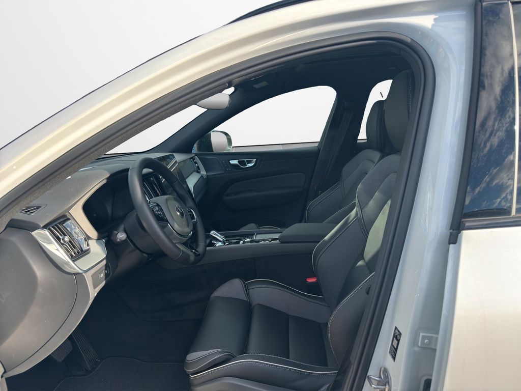 Volvo XC60 2025