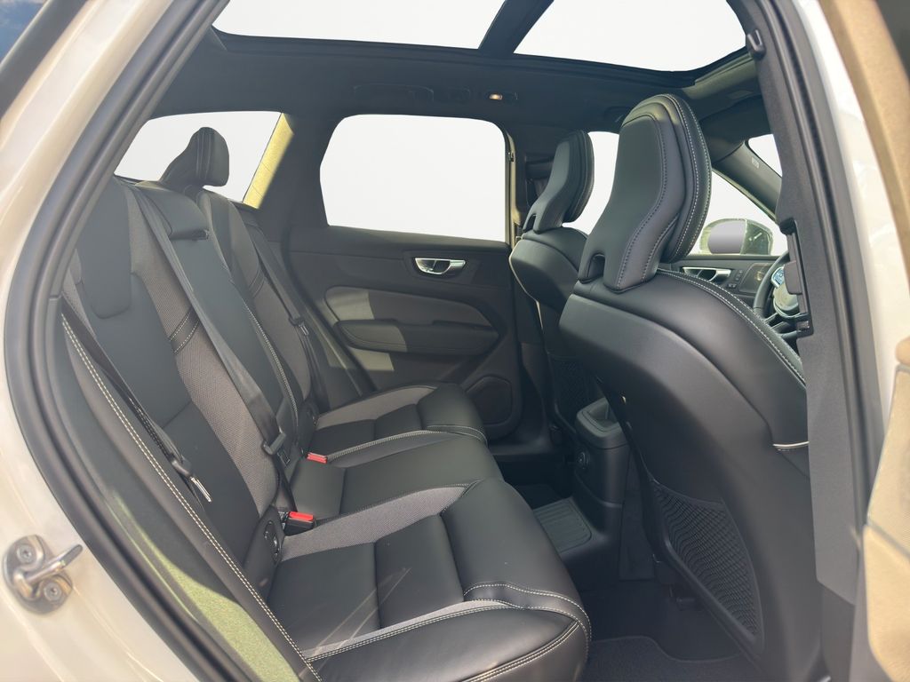 Volvo XC60 2025