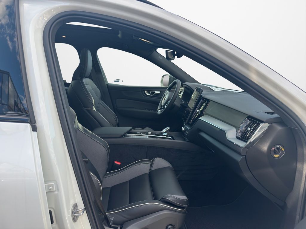 Volvo XC60 2025
