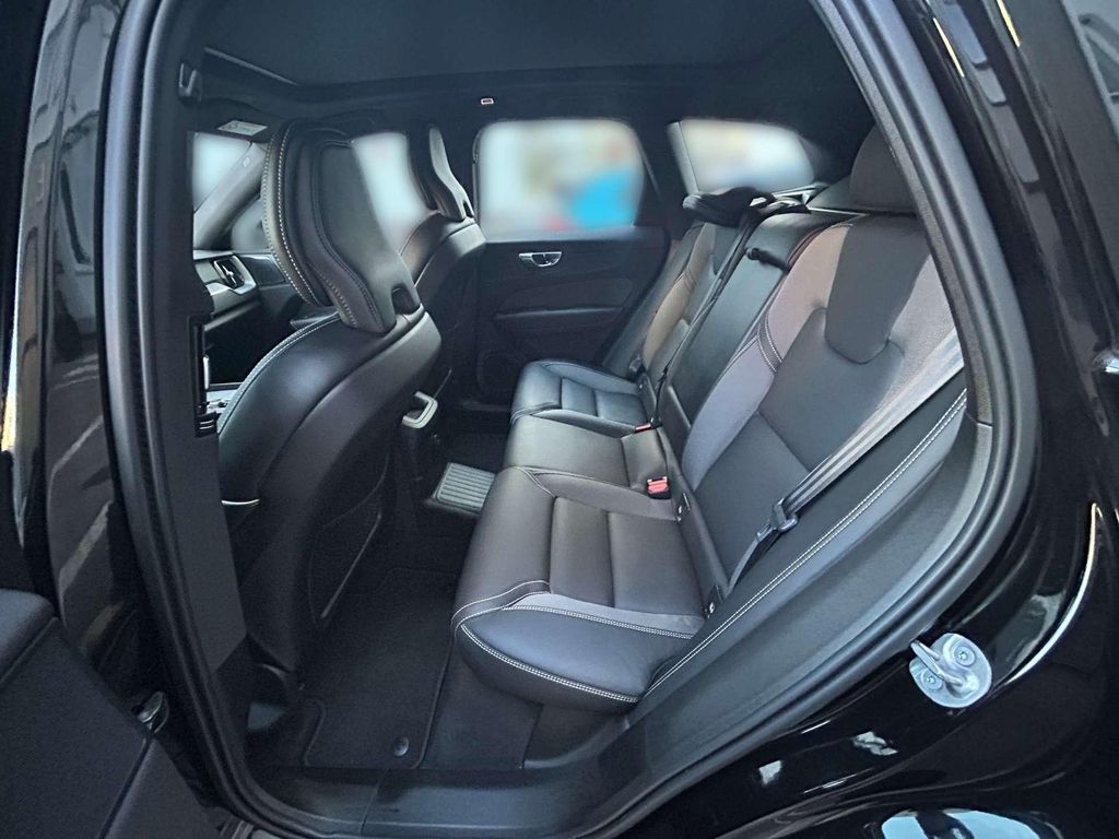 Volvo XC60 2025