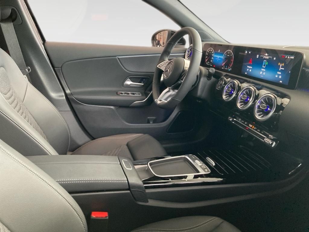 Mercedes-Benz A 180 2025