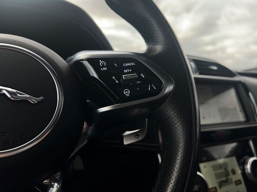 Jaguar XE 2022