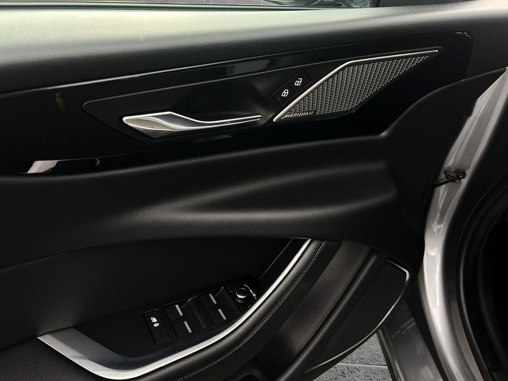 Jaguar XE 2022