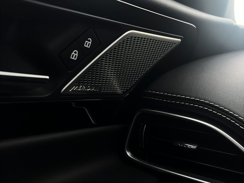 Jaguar XE 2022