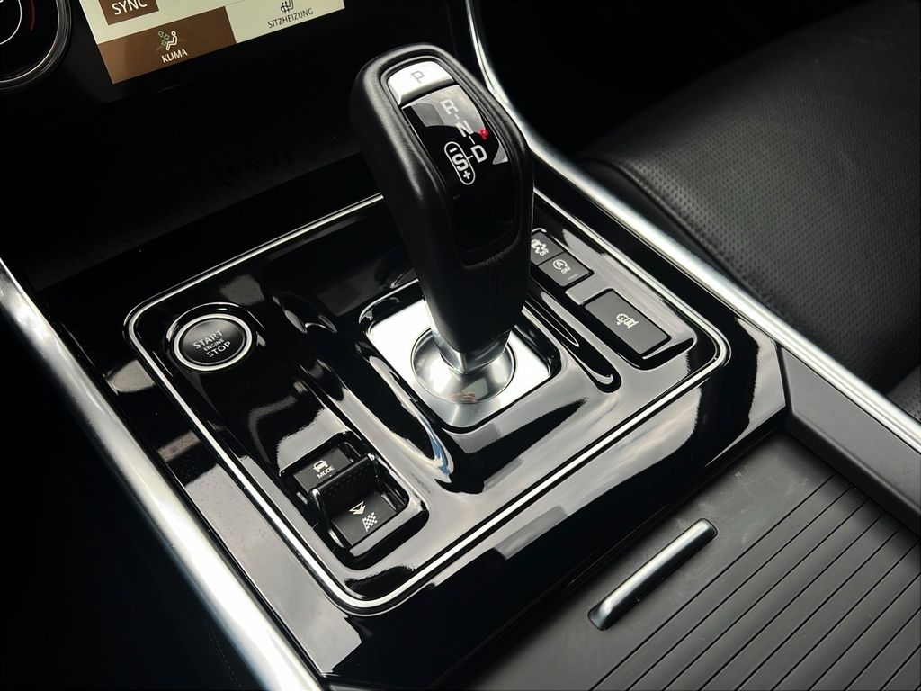 Jaguar XE 2022