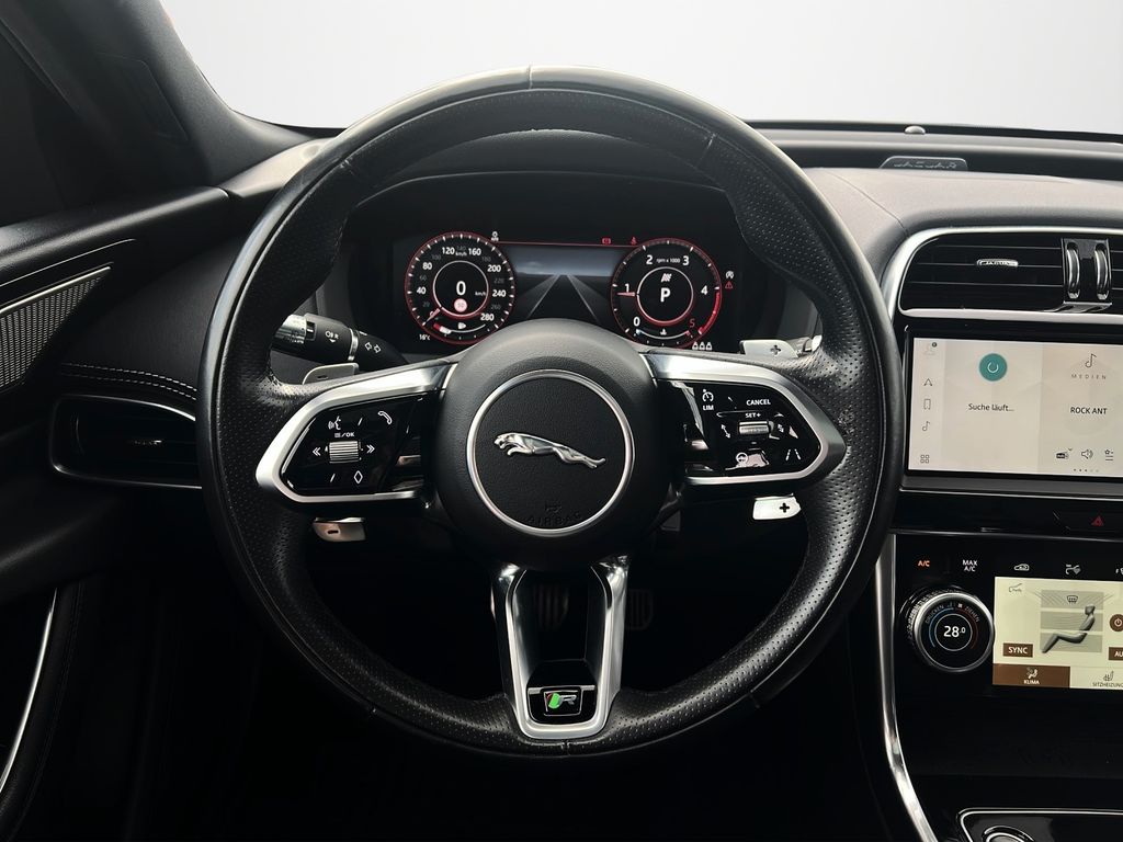 Jaguar XE 2022