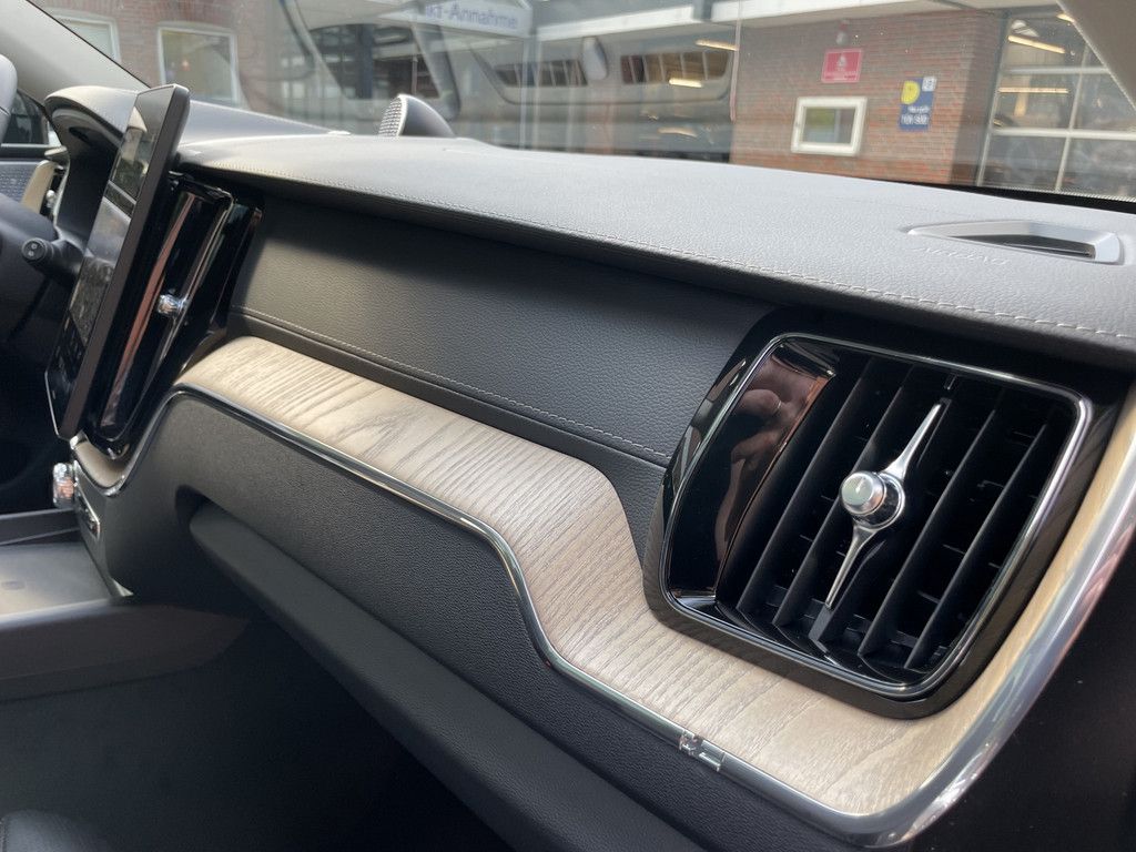Volvo XC60 2025