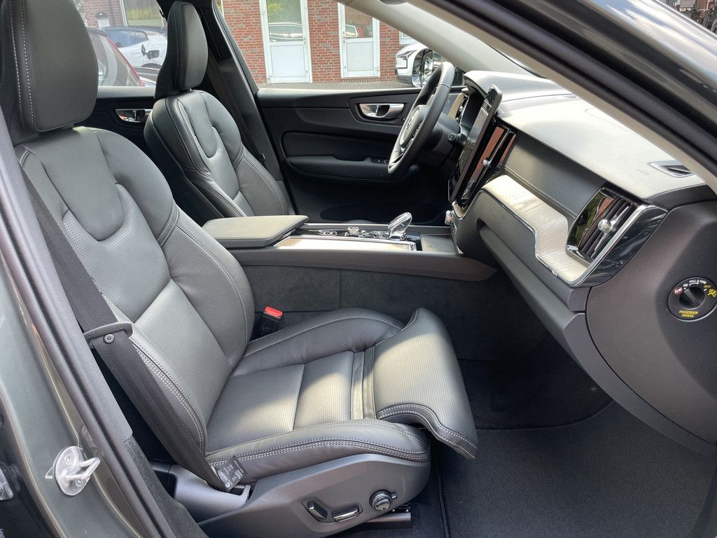 Volvo XC60 2025