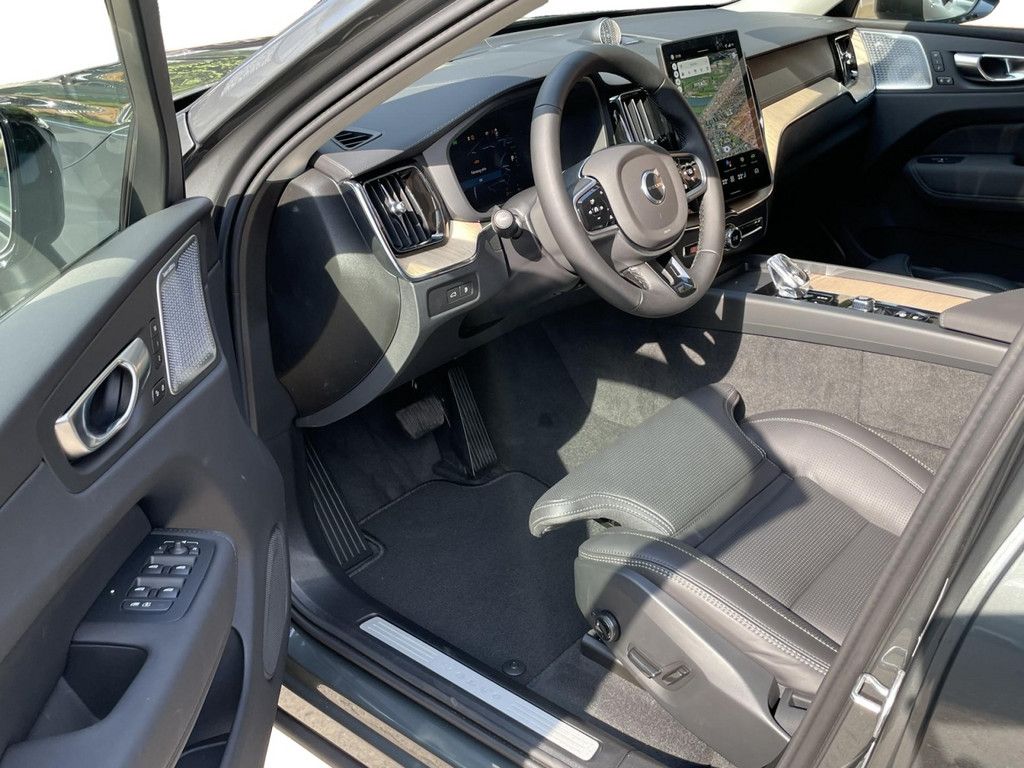 Volvo XC60 2025