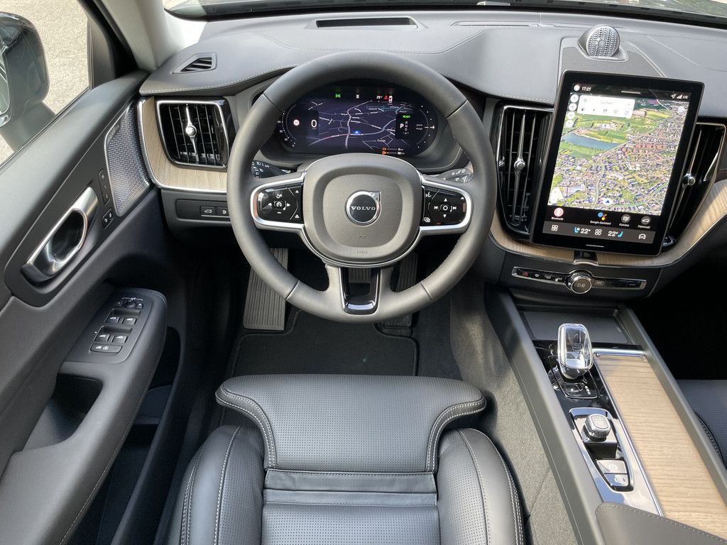 Volvo XC60 2025