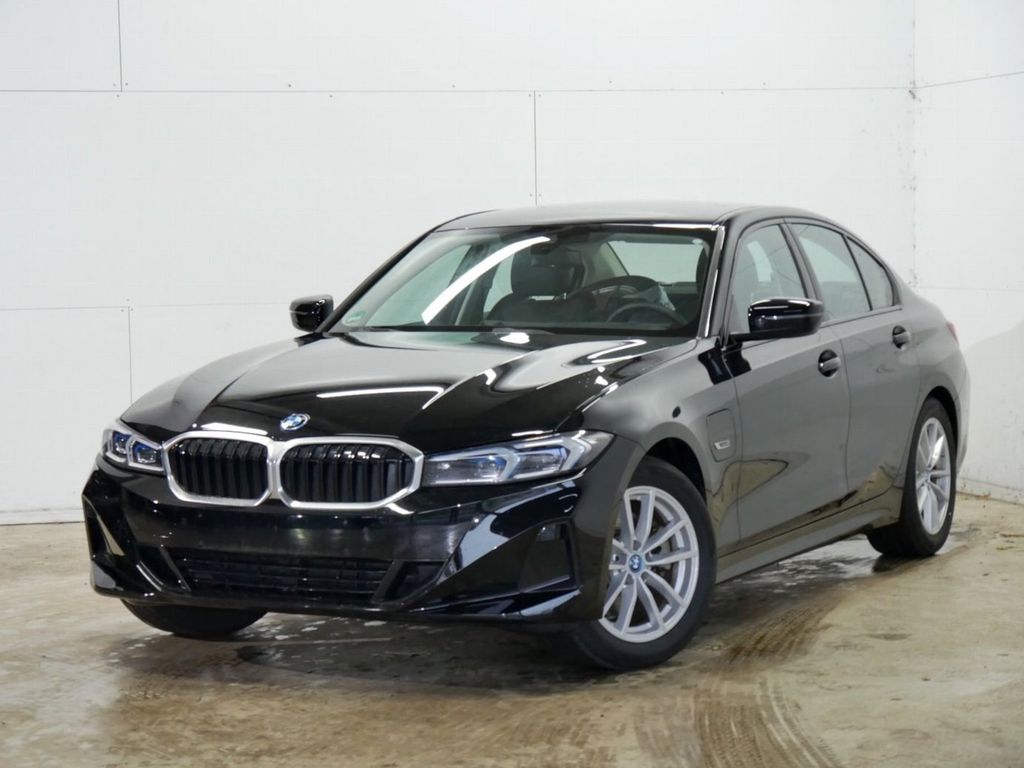 BMW 330 2024