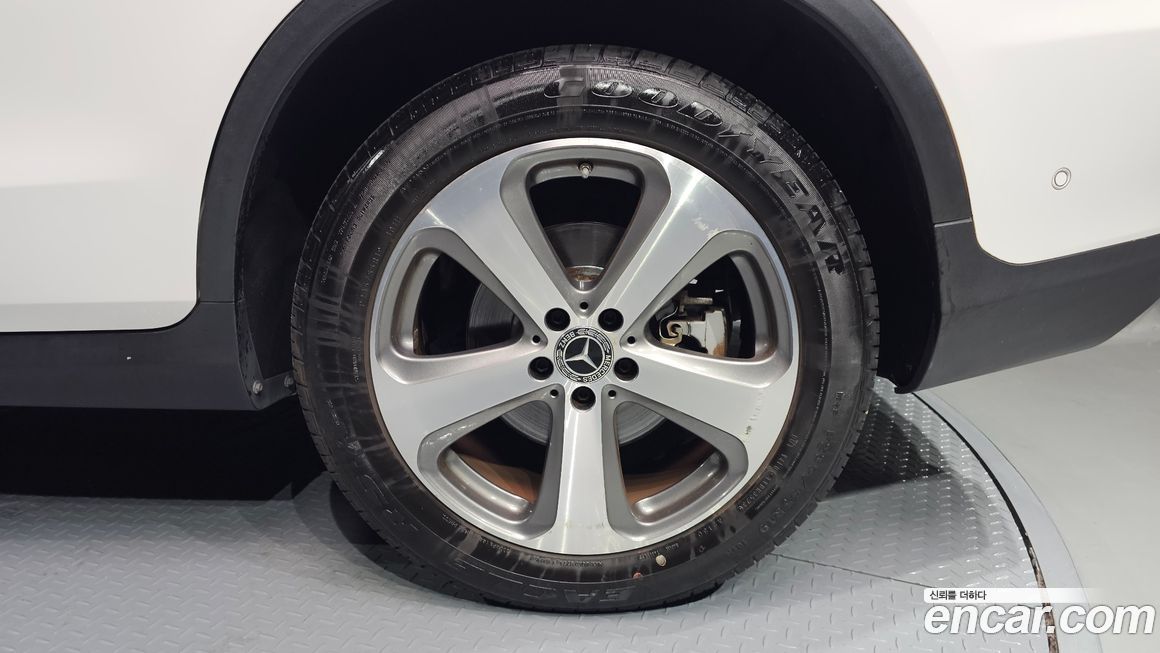 Mercedes-Benz GLC-Class 2019