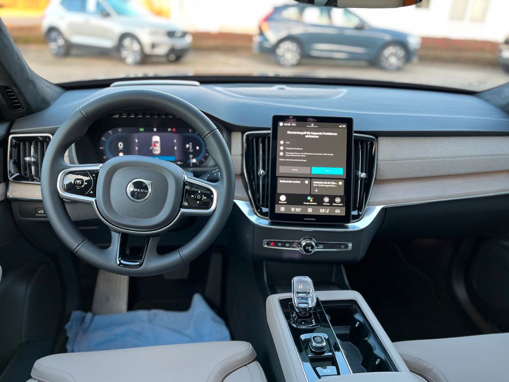 Volvo XC90 2025