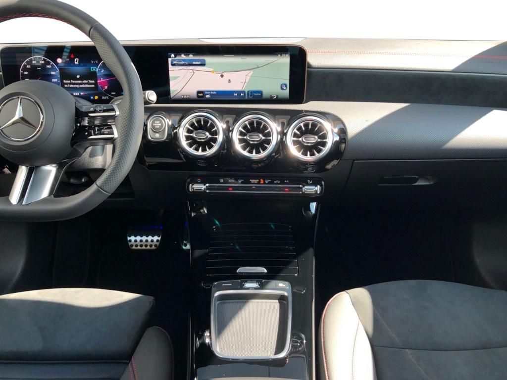 Mercedes-Benz CLA 180 2024