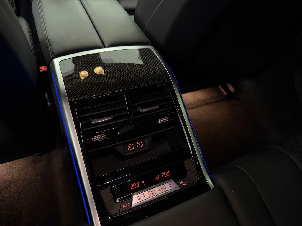 BMW M8 2022