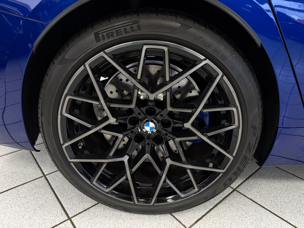 BMW M8 2022