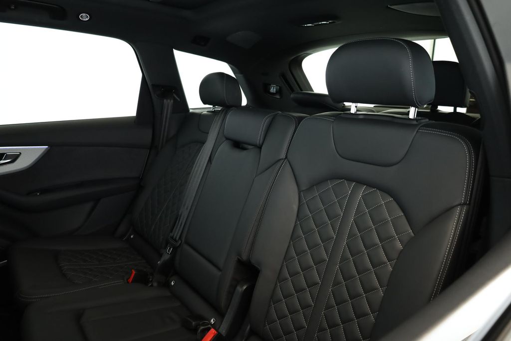 Audi SQ7 2025
