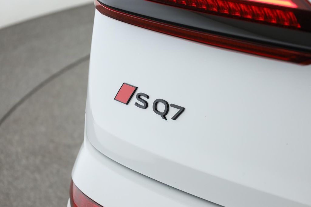 Audi SQ7 2025