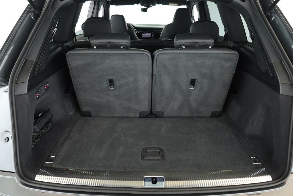 Audi SQ7 2025