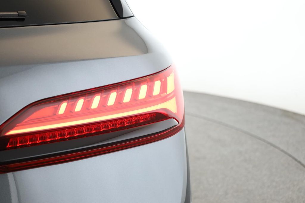 Audi SQ7 2025